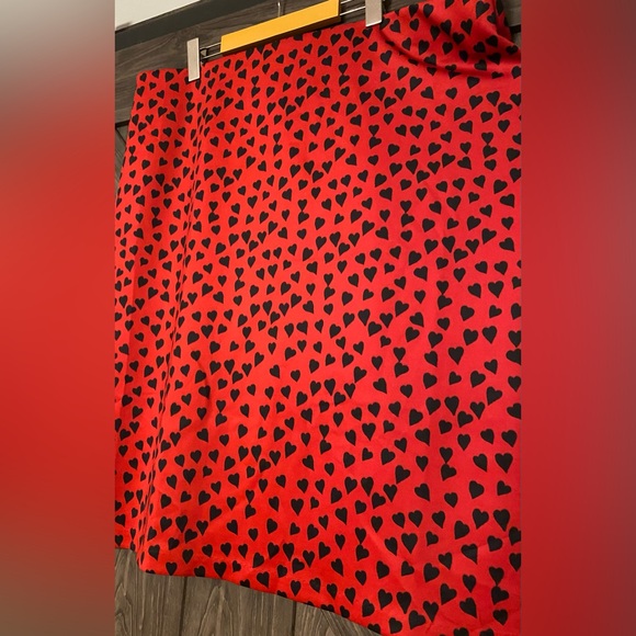 Red and Black Allover Heart Print Eloquii neoprene scuba skirt, NWT, sz 20 - Picture 4 of 7